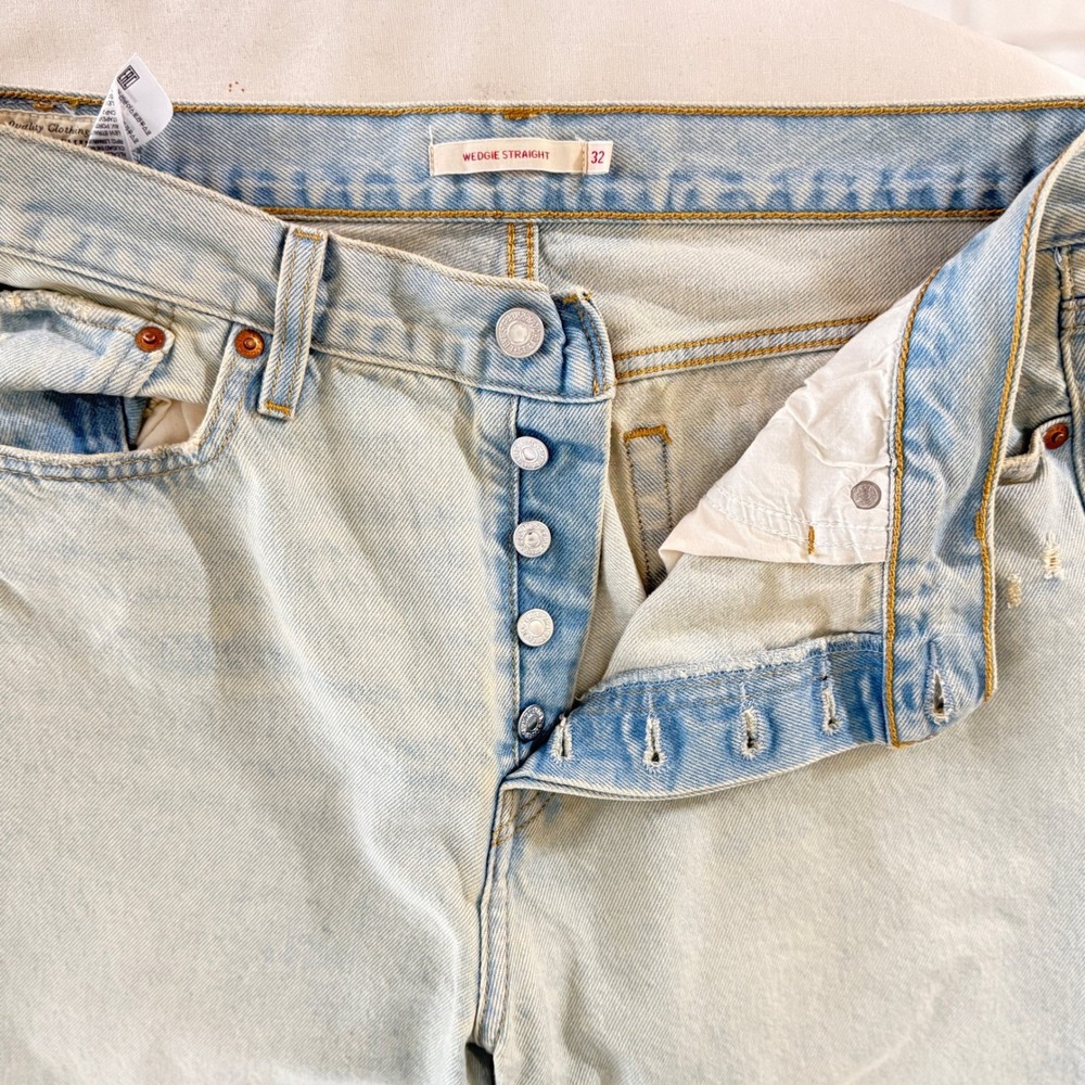 Levis Premium Wedgie Straight Distressed Light Wash Jeans 32x28 34964-0121 - Picture 10 of 16